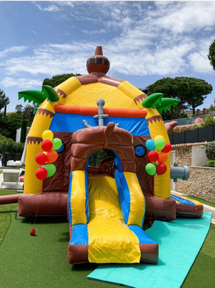 Inflatable Pirate bouncy castle