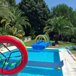 ORGANISE A POOL PARTY